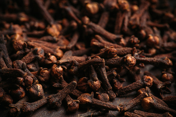 Clous de girofle, ingrédient du Chai Latte Superista.